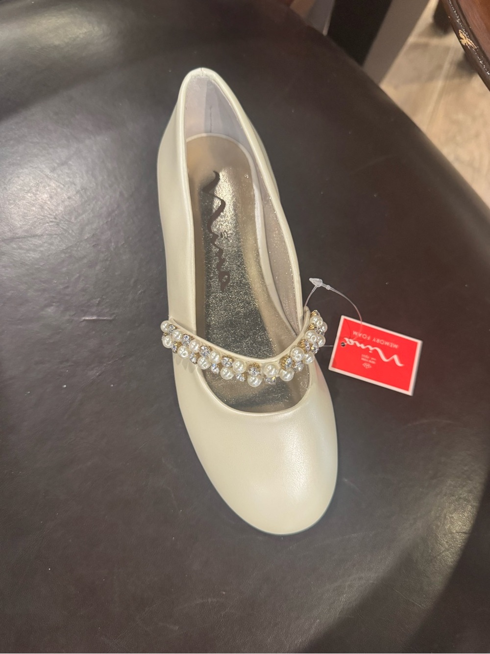 Girls dress shoe in bone